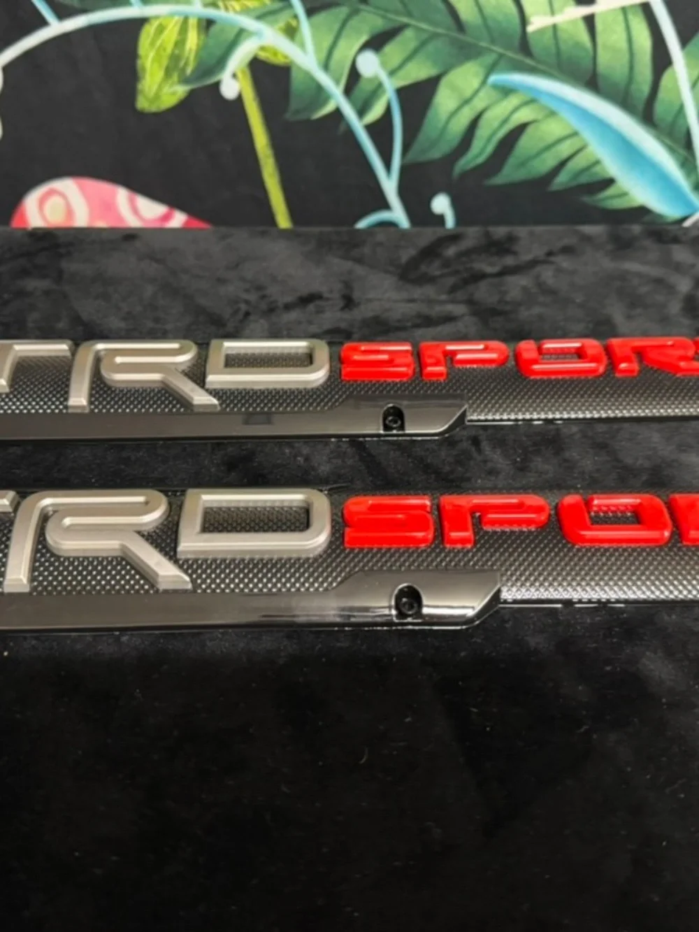 Sport Carbon-Style Car Emblem - Black & Red